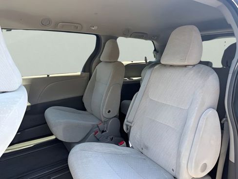 Used 2016 Toyota Sienna LE w/ Protection Package FWD image 8