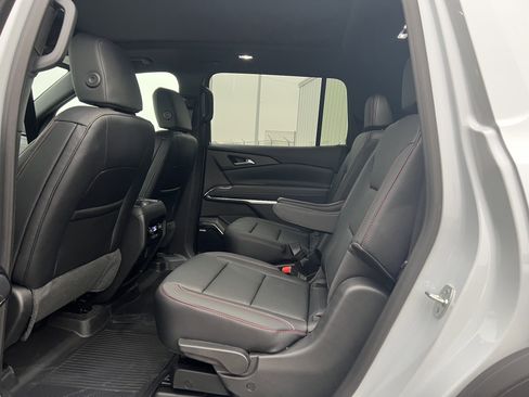 New 2026 Chevrolet Traverse Z71 w/ Enhanced Driving Package image 9