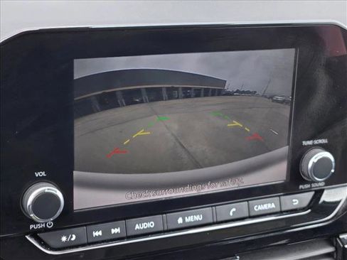 Used 2025 Nissan Pathfinder SV FWD image 12