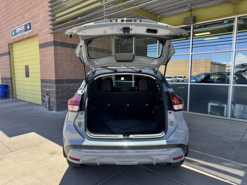 Used 2023 Nissan Kicks SR image 33