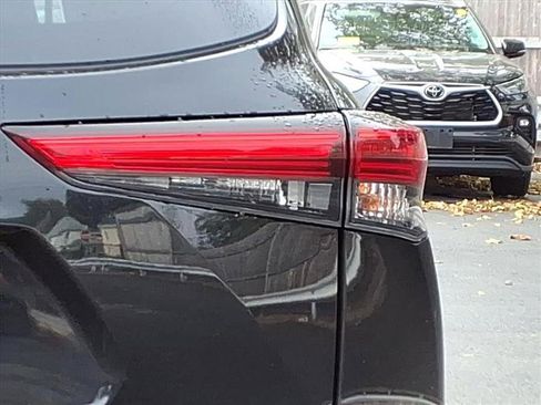 Used 2022 Toyota Highlander XLE image 13