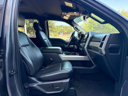 Used 2022 Ford F250 Lariat w/ Black Appearance Package AWD/4WD image 11