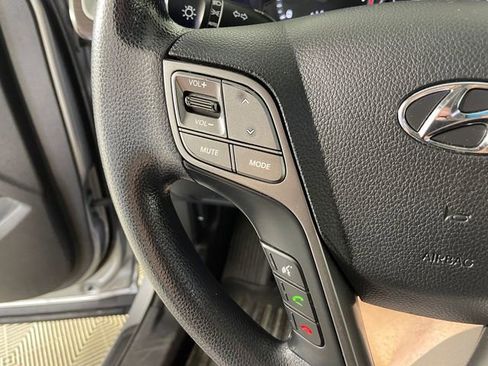 Used 2017 Hyundai Santa Fe SE AWD/4WD image 12