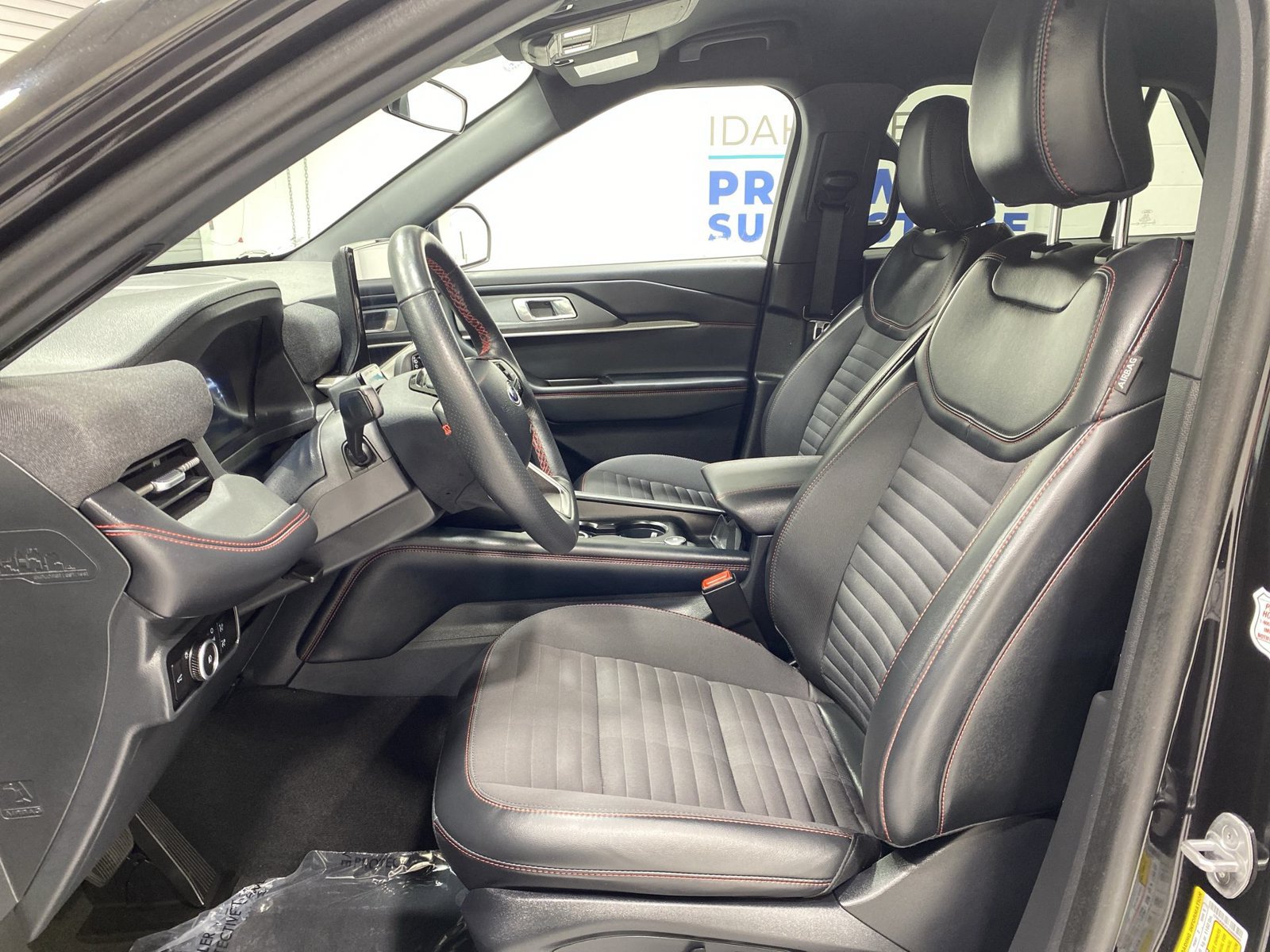 Used 2025 Ford Explorer ST-Line w/ ST-Line Street Pack AWD/4WD image 11