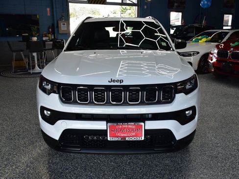 Used 2025 Jeep Compass Latitude w/ Sun & Sound Group AWD/4WD image 12