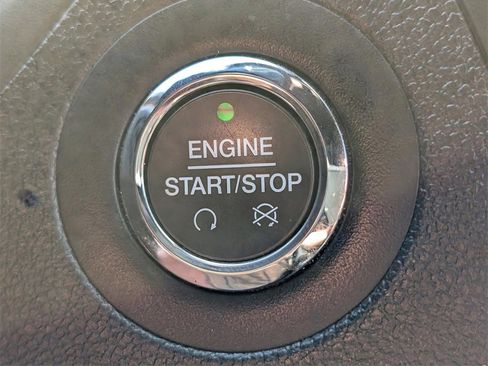 Used 2018 Ford Explorer XLT w/ Equipment Group 202A image 29