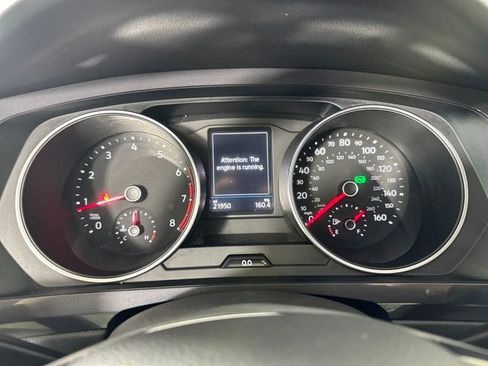 Used 2021 Volkswagen Tiguan SE w/ Panoramic Sunroof Package image 19