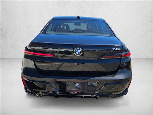 Certified 2025 BMW 740i w/ Premium Package image 7