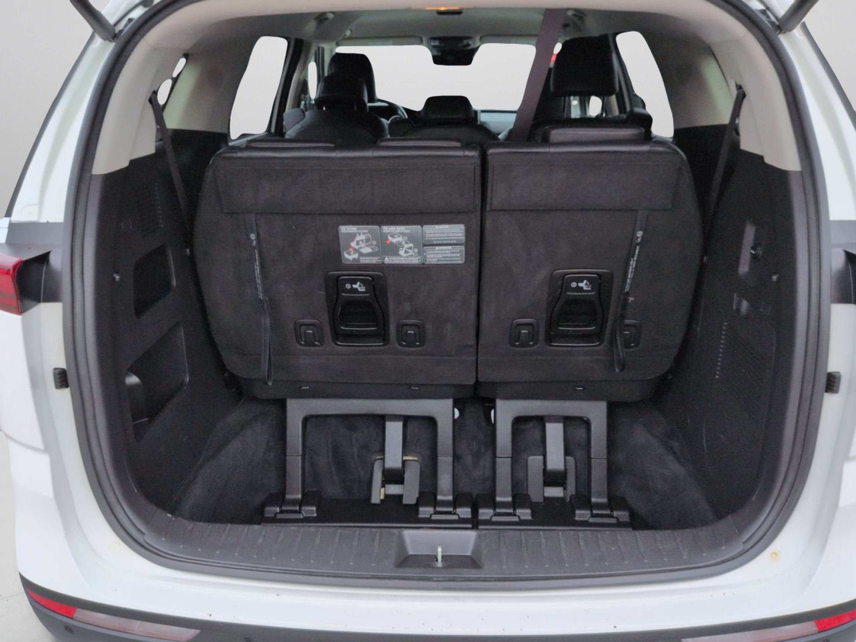 Certified 2023 Kia Carnival EX FWD image 17