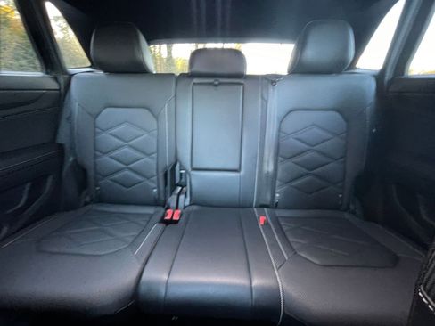 Used 2025 Volkswagen Atlas Cross Sport SE image 34