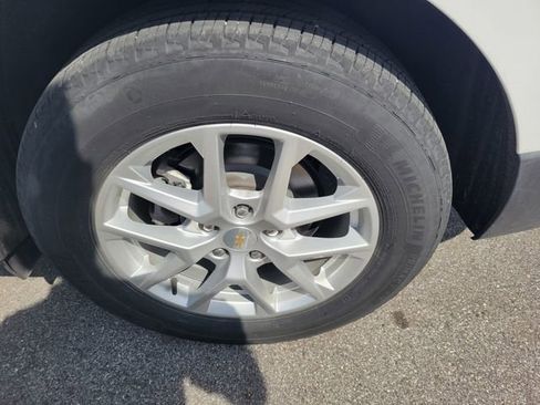 Used 2023 Chevrolet Equinox LT FWD image 6