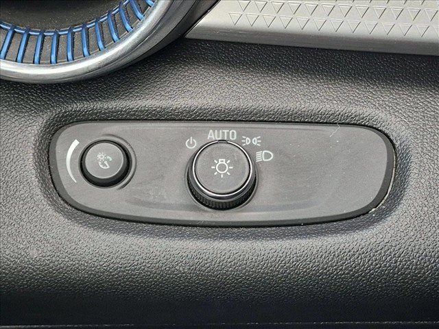 Used 2025 Chevrolet Trax LT FWD image 25