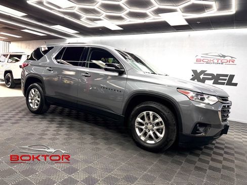 Used 2021 Chevrolet Traverse LT FWD image 1