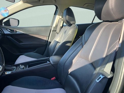 Used 2018 MAZDA MAZDA3 Touring image 24