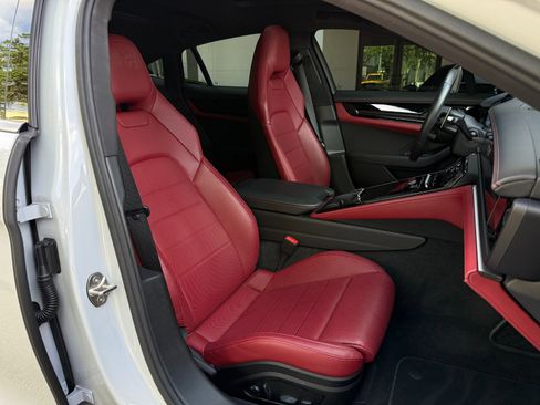 Used 2024 Porsche Panamera image 31