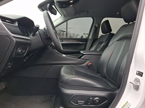 Certified 2023 Jeep Grand Cherokee Limited image 13