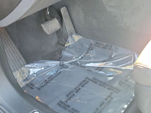 Certified 2025 Volvo XC60 B5 Plus image 15