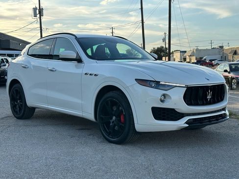 Used 2017 Maserati Levante Sport Utility 4D image 8
