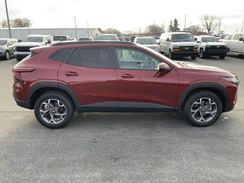 Used 2025 Chevrolet Trax LT w/ LT Convenience Package image 13