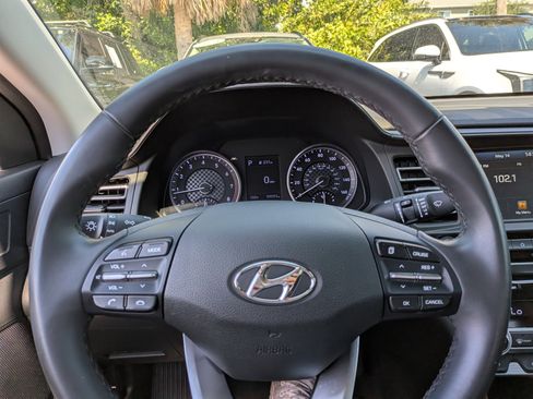 Used 2020 Hyundai Elantra Limited w/ Cargo Package (C1) FWD image 24