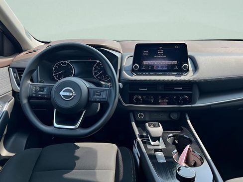 Used 2023 Nissan Rogue S image 7