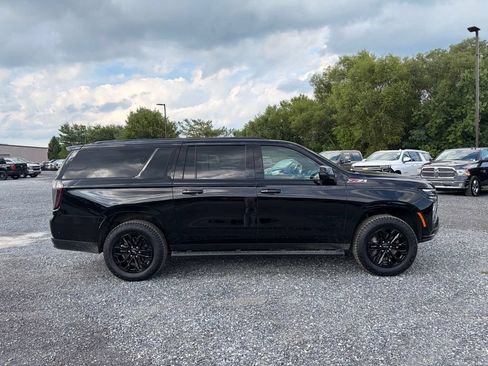 Used 2026 Chevrolet Suburban Z71 w/ Comfort Package AWD/4WD image 14