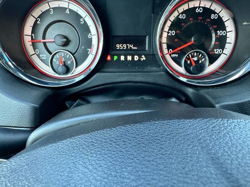 Used 2018 Dodge Grand Caravan SXT image 17