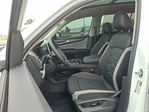 Used 2024 Volkswagen Atlas Peak Edition SE AWD/4WD image 14