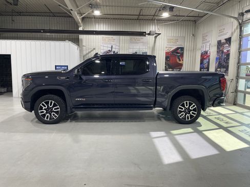 Used 2024 GMC Sierra 1500 AT4 w/ Technology Package AWD/4WD image 9