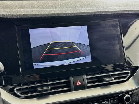Used 2022 Kia Niro EX FWD image 23