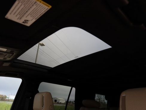 Certified 2022 Cadillac Escalade Premium Luxury image 11