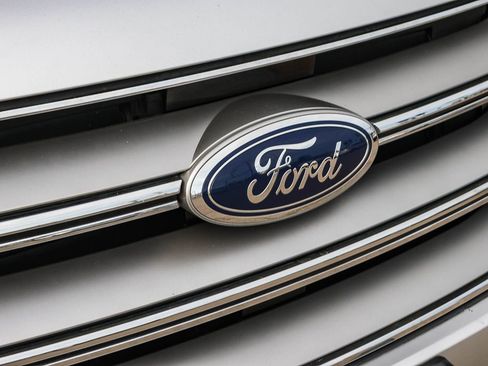 Used 2015 Ford Edge SE image 16