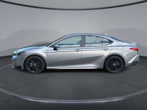 Used 2026 Toyota Camry SE FWD image 5