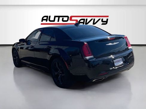 Used 2022 Chrysler 300 Touring L image 5