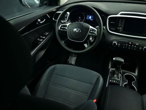Used 2020 Kia Sorento LX image 16