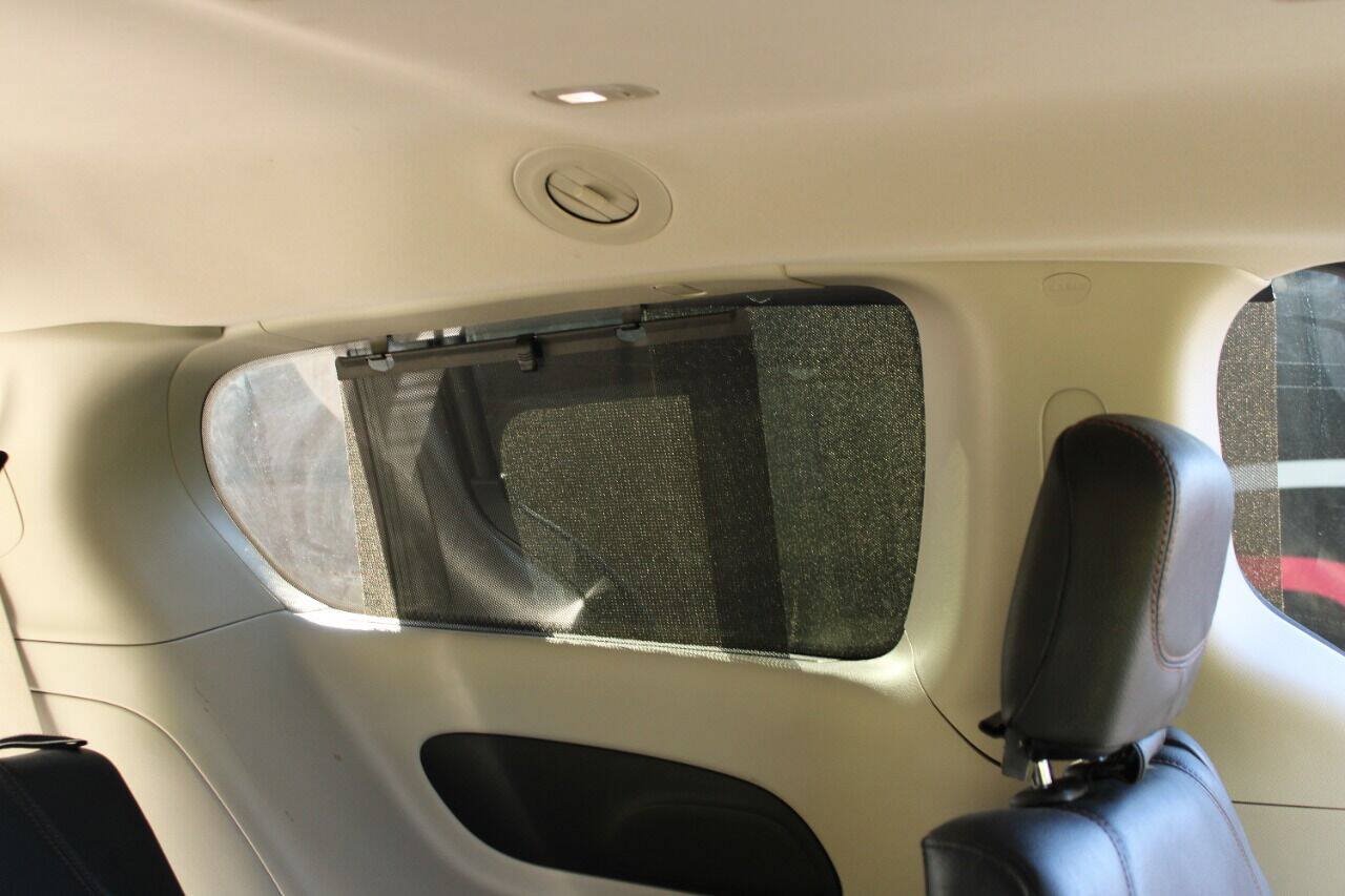 Used 2020 Chrysler Pacifica Touring-L FWD image 23