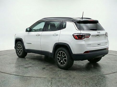 Used 2025 Jeep Compass Trailhawk image 6
