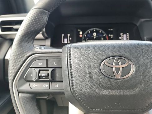 Used 2025 Toyota 4Runner SR5 RWD image 18