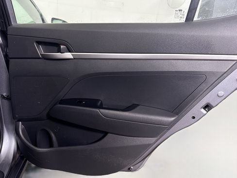 Used 2019 Hyundai Elantra SE w/ Cargo Package image 27