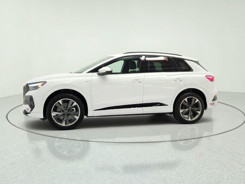 Used 2023 Audi Q4 e-tron Premium Plus w/ Premium Plus AWD/4WD image 8