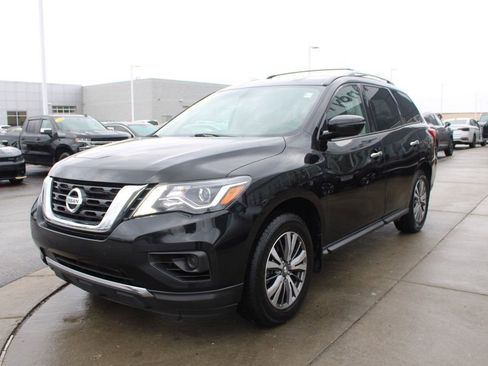 Used 2019 Nissan Pathfinder S image 3