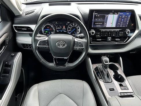 Used 2021 Toyota Highlander Platinum FWD image 24