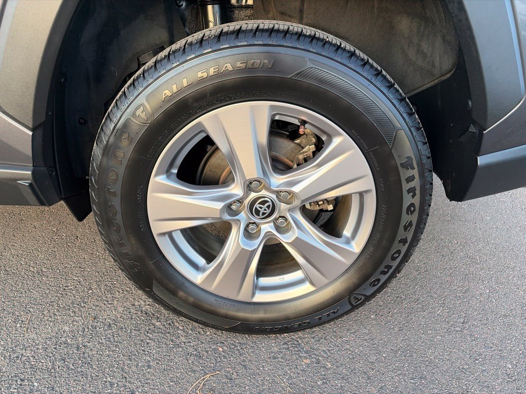 Used 2022 Toyota RAV4 XLE AWD/4WD image 32