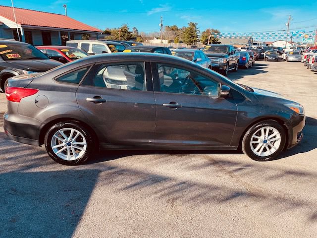Used 2015 Ford Focus SE FWD image 3