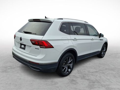 Used 2022 Volkswagen Tiguan SE w/ Panoramic Sunroof Package image 5