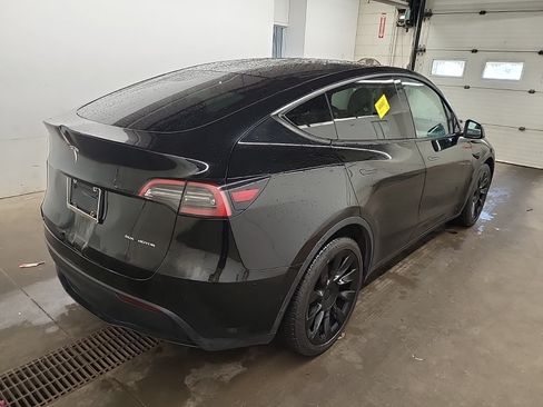 Used 2021 Tesla Model Y Long Range AWD/4WD image 3
