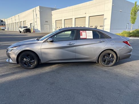 Used 2023 Hyundai Elantra Blue image 6