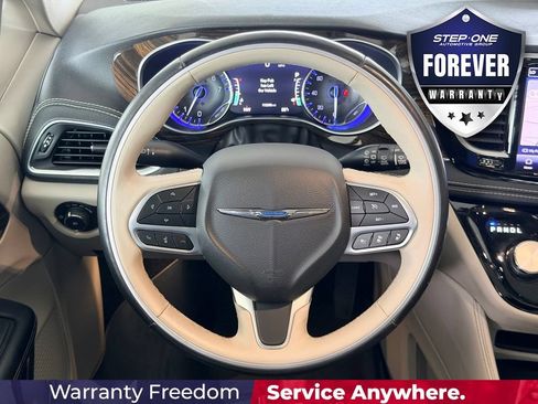 Used 2021 Chrysler Pacifica Limited AWD/4WD image 17