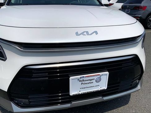 Used 2023 Kia Niro FWD image 30