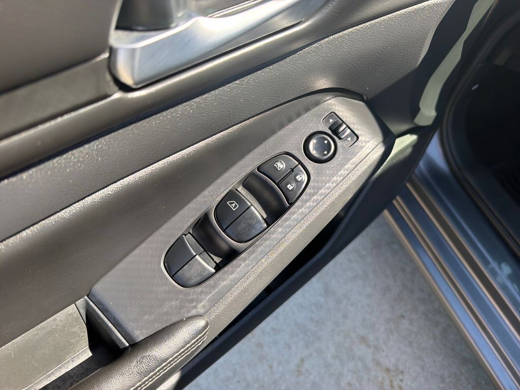 Used 2024 Nissan Altima 2.5 SV AWD/4WD image 11